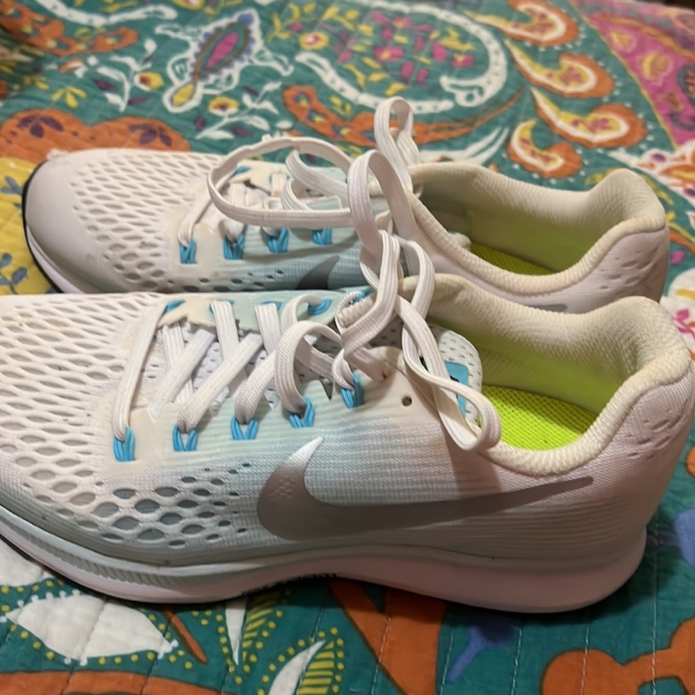 Nikes - Picture 2 of 2